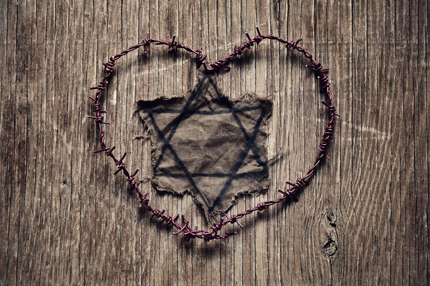 Jewish badge and barbed wire forming a heart - Photo, Image