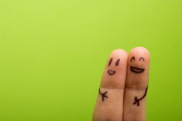 Trois doigts souriants qui sont très heureux d'être amis
 - Photo, image
