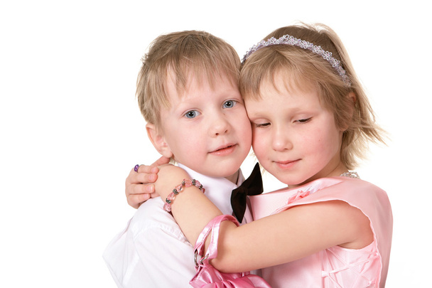 das kleine Mädchen umarmt einen Freund - Foto, Bild
