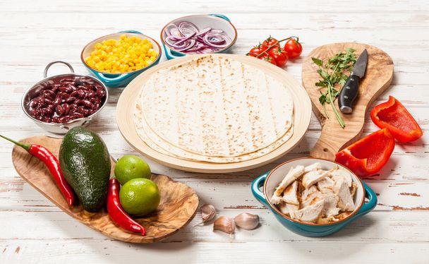 Tortilla with a mix of ingredients - Foto, Bild