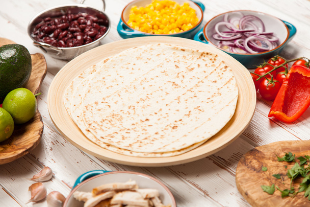 Tortilla with a mix of ingredients - Foto, afbeelding