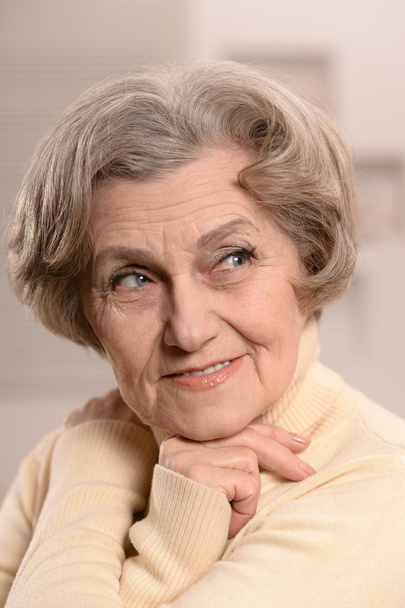 Portrait of beautiful senior woman - Fotoğraf, Görsel