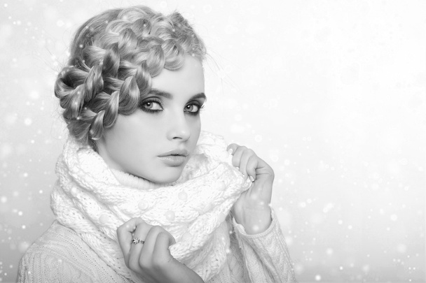 portrait of a beautiful young blonde woman - Fotoğraf, Görsel