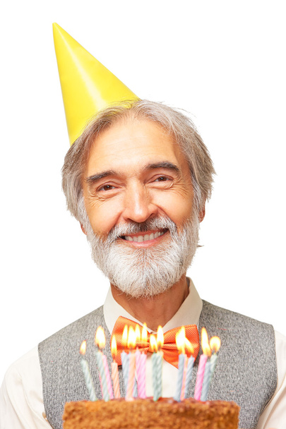 Man holding birthday cake - Foto, afbeelding