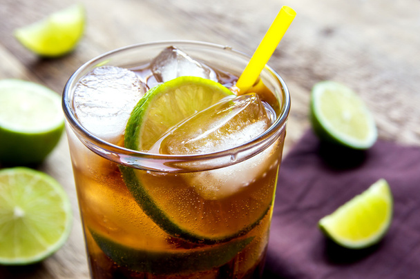 Rum and cola Cuba Libre drink - Foto, Imagen