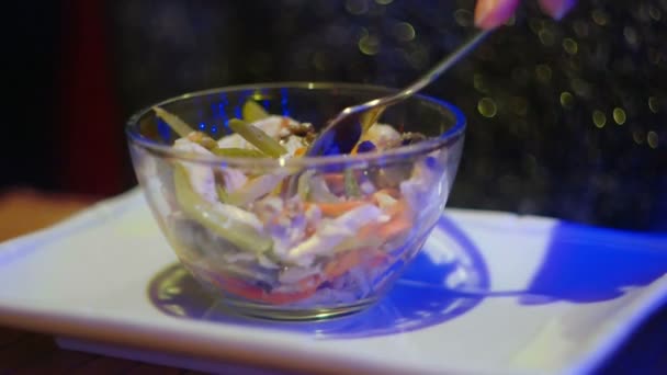Macro eating china salad in dark room - Metraje, vídeo