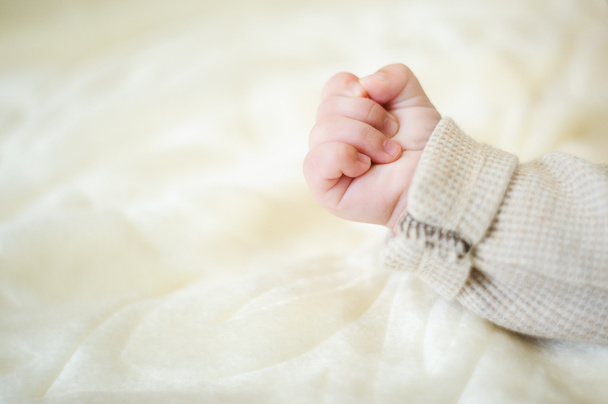 Mão e braço do bebê
 - Foto, Imagem