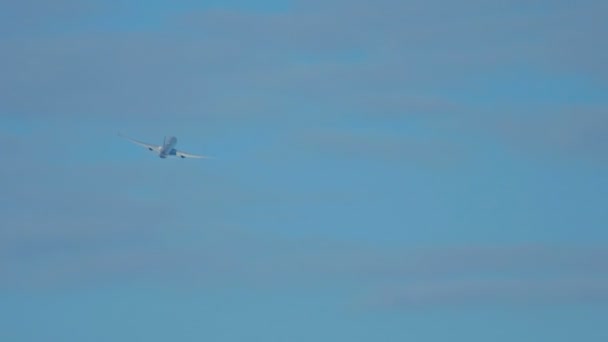 Repülőgép felszállás után mászik - Felvétel, videó