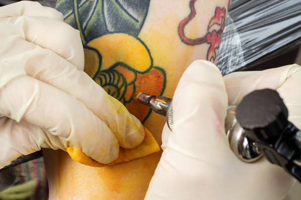 Master making tattoo on the arm - Photo, Image