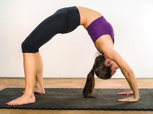 Yoga stomach stretches - Zdjęcie, obraz