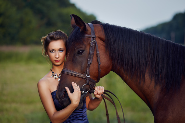 nő és ló - Fotó, kép
