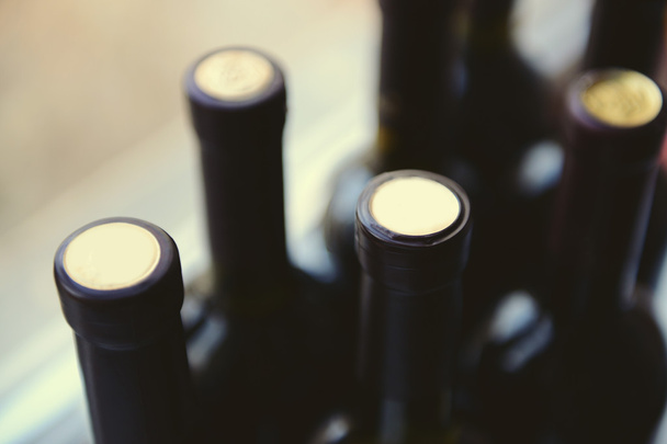 Garrafas de vidro de vinho
 - Foto, Imagem