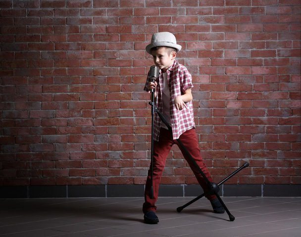 Little boy singing with microphone  - Zdjęcie, obraz