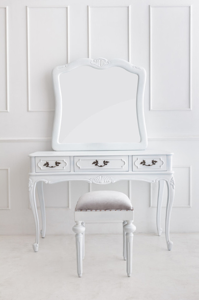 vintage vanity table set with stool and mirror - Foto, Imagem