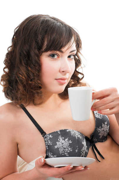 Mladá žena pije kávu - Fotografie, Obrázek