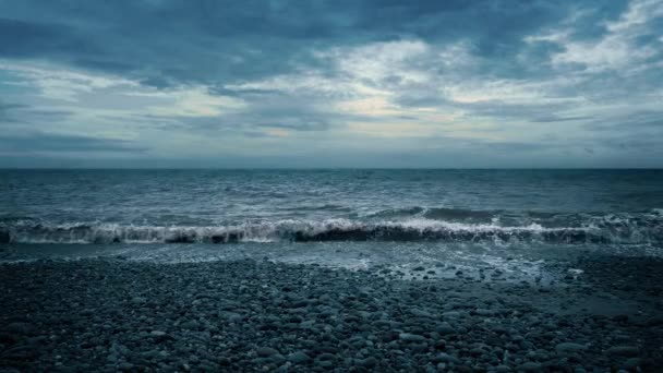 dramatisches Meer und Strand am Abend - Filmmaterial, Video