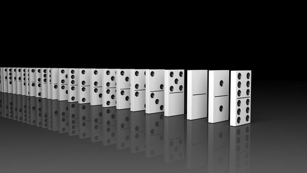 weiße Dominoplättchen in einer Reihe, isoliert auf schwarz mit Reflexion - Foto, Bild