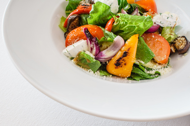 vegetable salad on plate - Zdjęcie, obraz