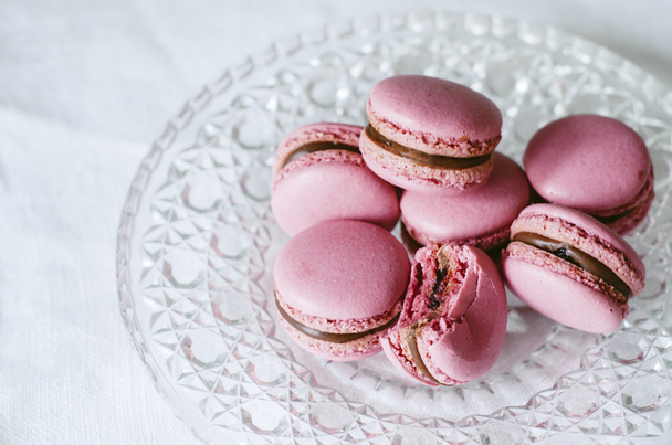 French cookie macaron on a glass plate - 写真・画像