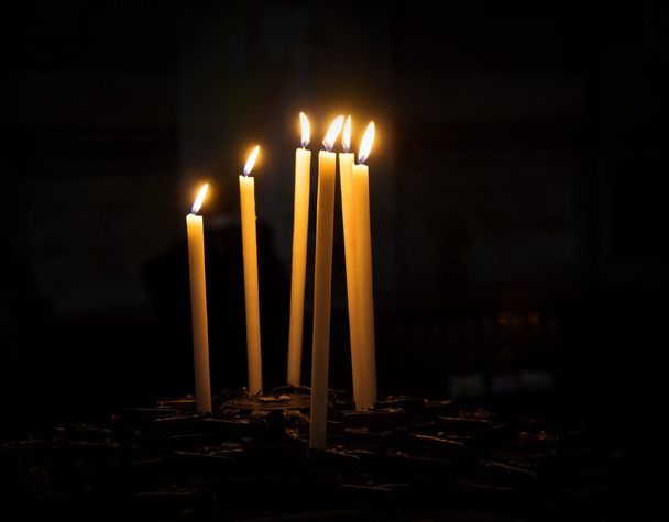 κεριά στην εκκλησία - Φωτογραφία, εικόνα