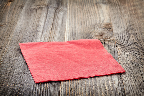 Servilleta de papel rojo
  - Foto, Imagen