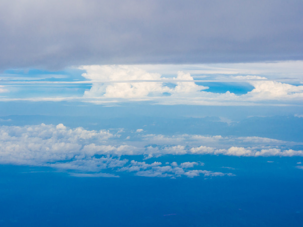 Weiße flauschige Wolken - Foto, Bild