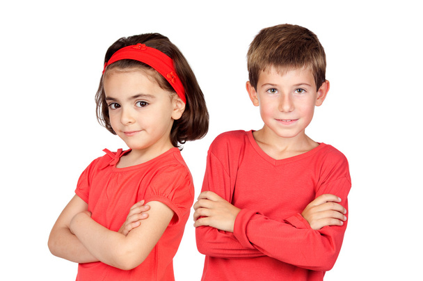 δύο παιδιά με κόκκινο χρώμα με σταύρωσε τα χέρια - Φωτογραφία, εικόνα