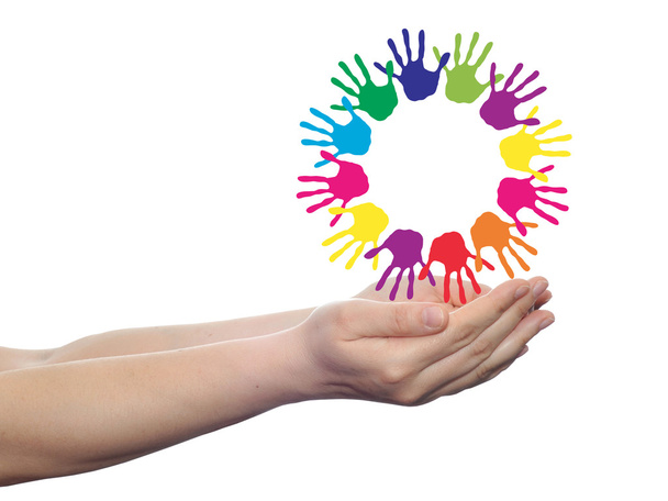Conceito ou círculo conceitual ou conjunto em espiral feito de mãos humanas coloridas pintadas na palma da mão isolada no fundo branco
 - Foto, Imagem