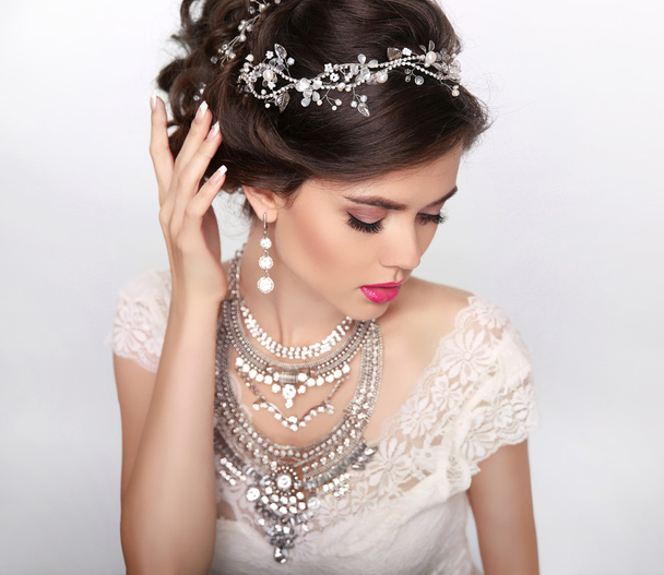 jewelry. Beautiful Fashion Luxury Hairstyle, Makeup. Beauty port - Valokuva, kuva