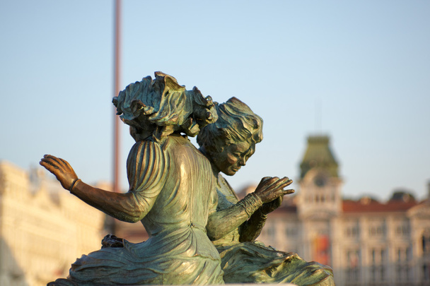 Le Sartine, Estátuas em Trieste
 - Foto, Imagem