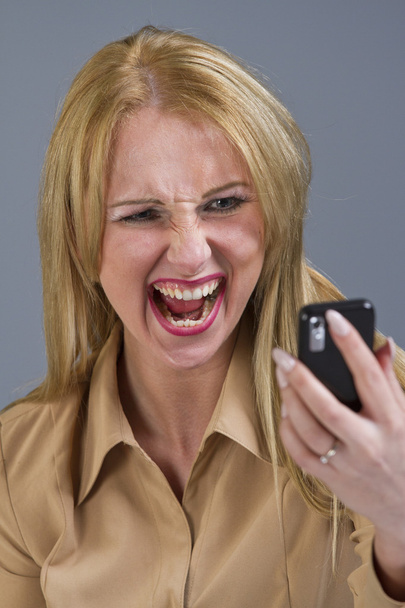 Woman screaming at phone - Fotografie, Obrázek