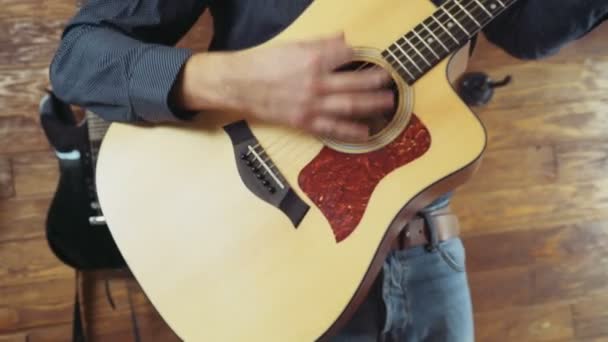 close up man playing the acoustic guitar slow motion - Felvétel, videó