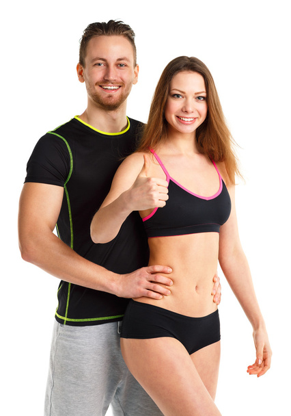 Спортивные мужчина и женщина после фитнес-упражнения с большим пальцем вверх на т
 - Фото, изображение
