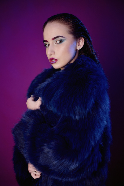 Fashion model in fur coat, lady portrait - Foto, Imagem