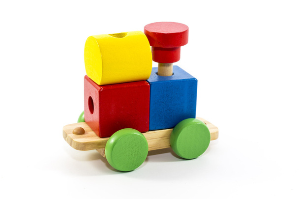 Drewniany pociąg zabawkowy z kolorowymi klockami  - Zdjęcie, obraz