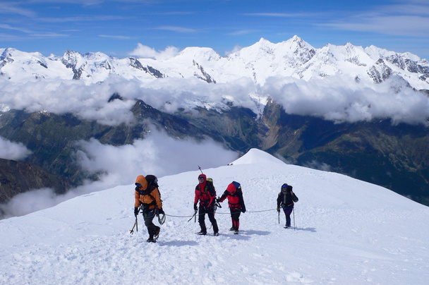 The Alps, Switzerland - July 12th of 2007: Climbers reaching  Weissmies mountain's summit (4,017m. - 13,179ft.) a Pennine Alps peak in the canton of Valais near the village of Saas-Fee. - Zdjęcie, obraz