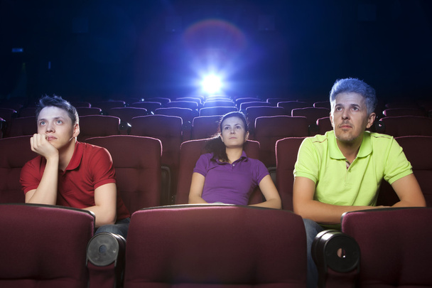 Gente sentada en el cine
 - Foto, Imagen