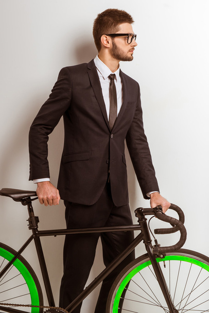 Young businessman with bicycle - Фото, зображення