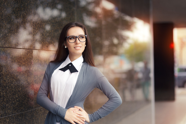 Elegant Woman Wearing Glasses Standing Out in The City - Fotoğraf, Görsel