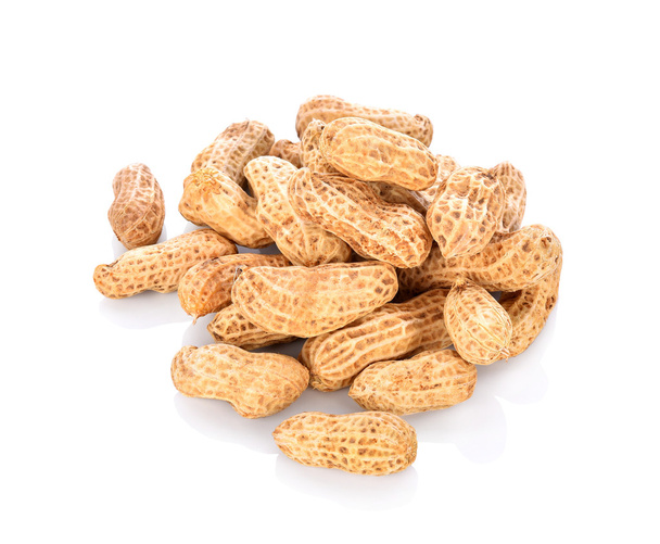 sušené arašídy na bílém pozadí - Fotografie, Obrázek