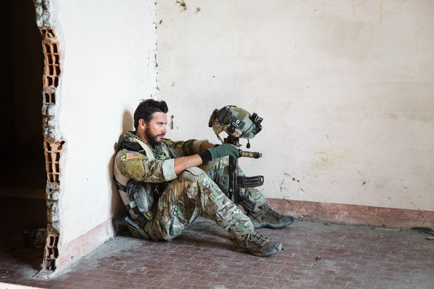 Soldat américain réfléchi
 - Photo, image