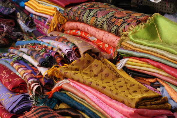 Bufandas de seda de colores
 - Foto, Imagen