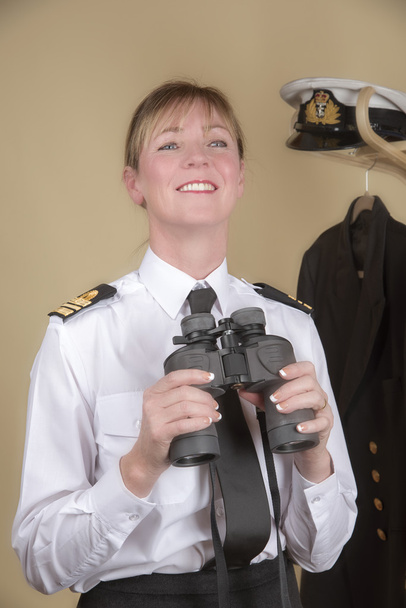 Marine-Offizierin mit Fernglas - Foto, Bild