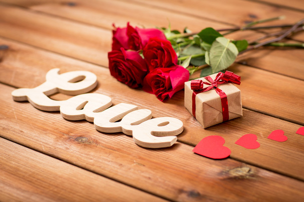 close up of gift, word love, red roses and hearts - Foto, Imagen