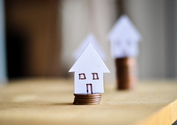 koncepcja kredyt hipoteczny dom pieniądze z monet - Foto, afbeelding
