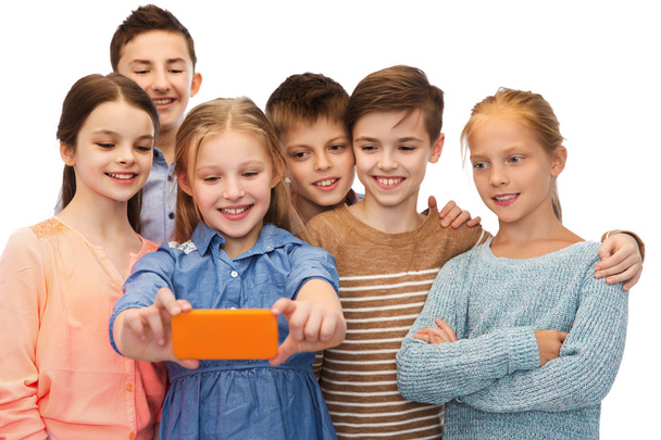 happy children talking selfie by smartphone - Foto, Imagem