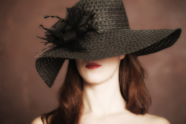 The woman in a wide-brimmed hat - Fotoğraf, Görsel