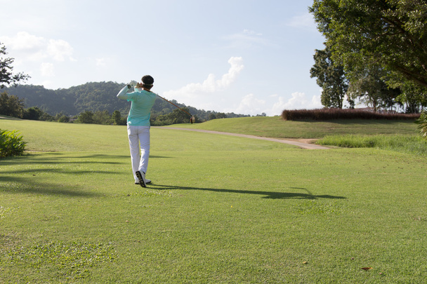 grać w golfa na golf club - Zdjęcie, obraz