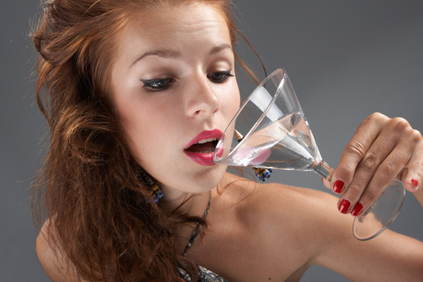 Beautiful woman with a cocktail - Foto, Imagen