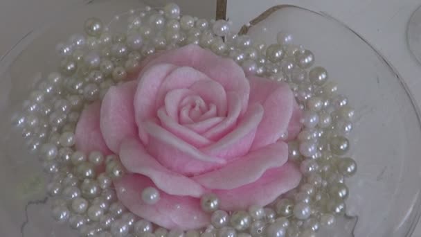 Rosa rosa en forma de vela de cera decoraciones
  - Imágenes, Vídeo